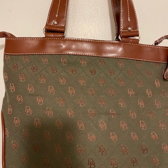 Dooney and Bourke shoulder bag - Picture 3 of 3